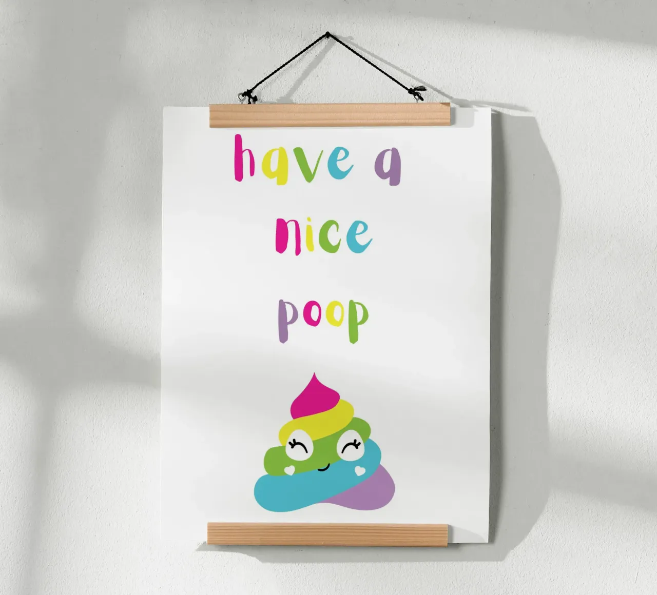 Have a nice poop Poster mit Holzrahmen von PinkCandyWalls