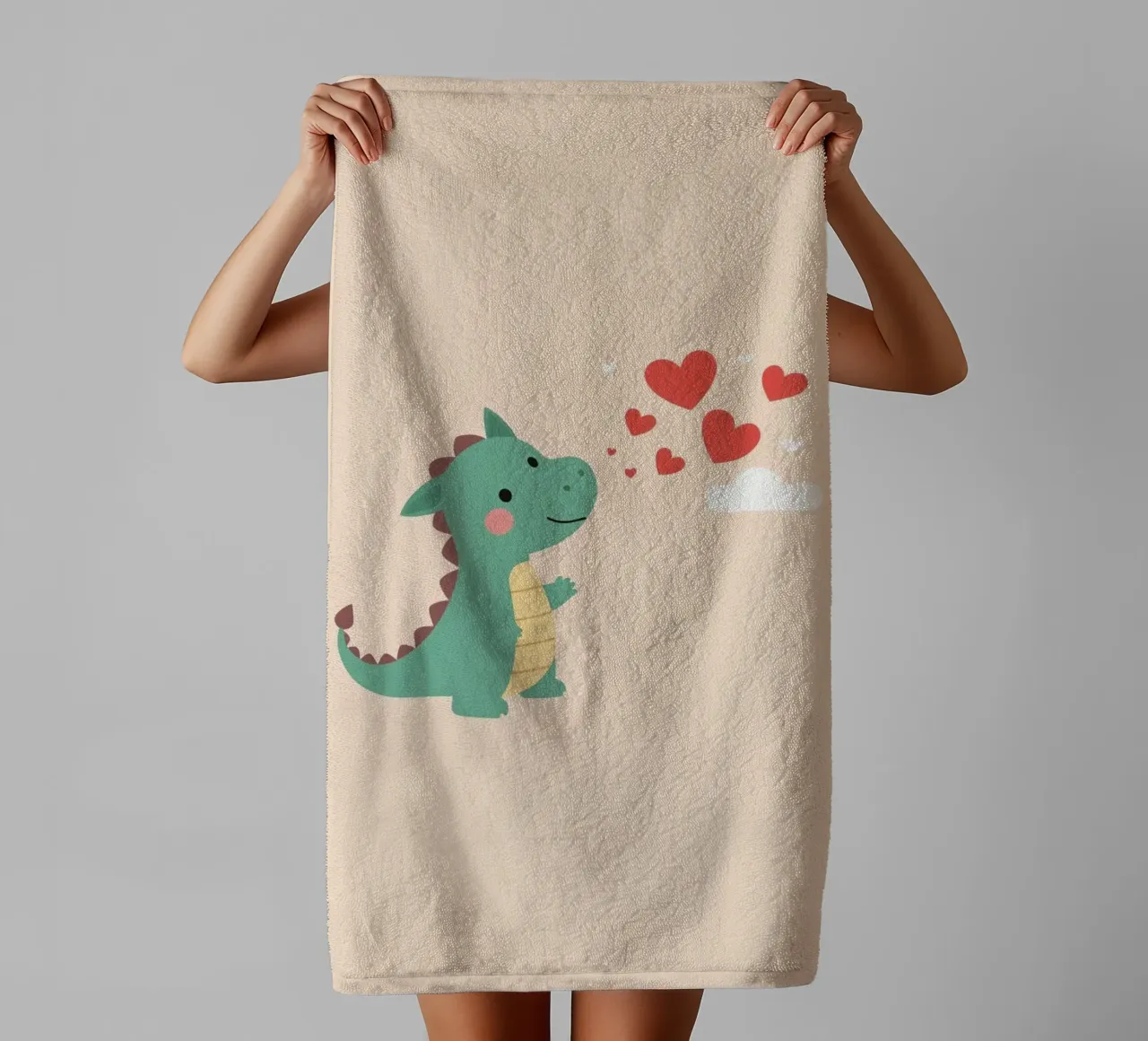 Niedliches Kinderzimmer Cartoon Drache mit Herzen Handtuch von DesignDoodle
