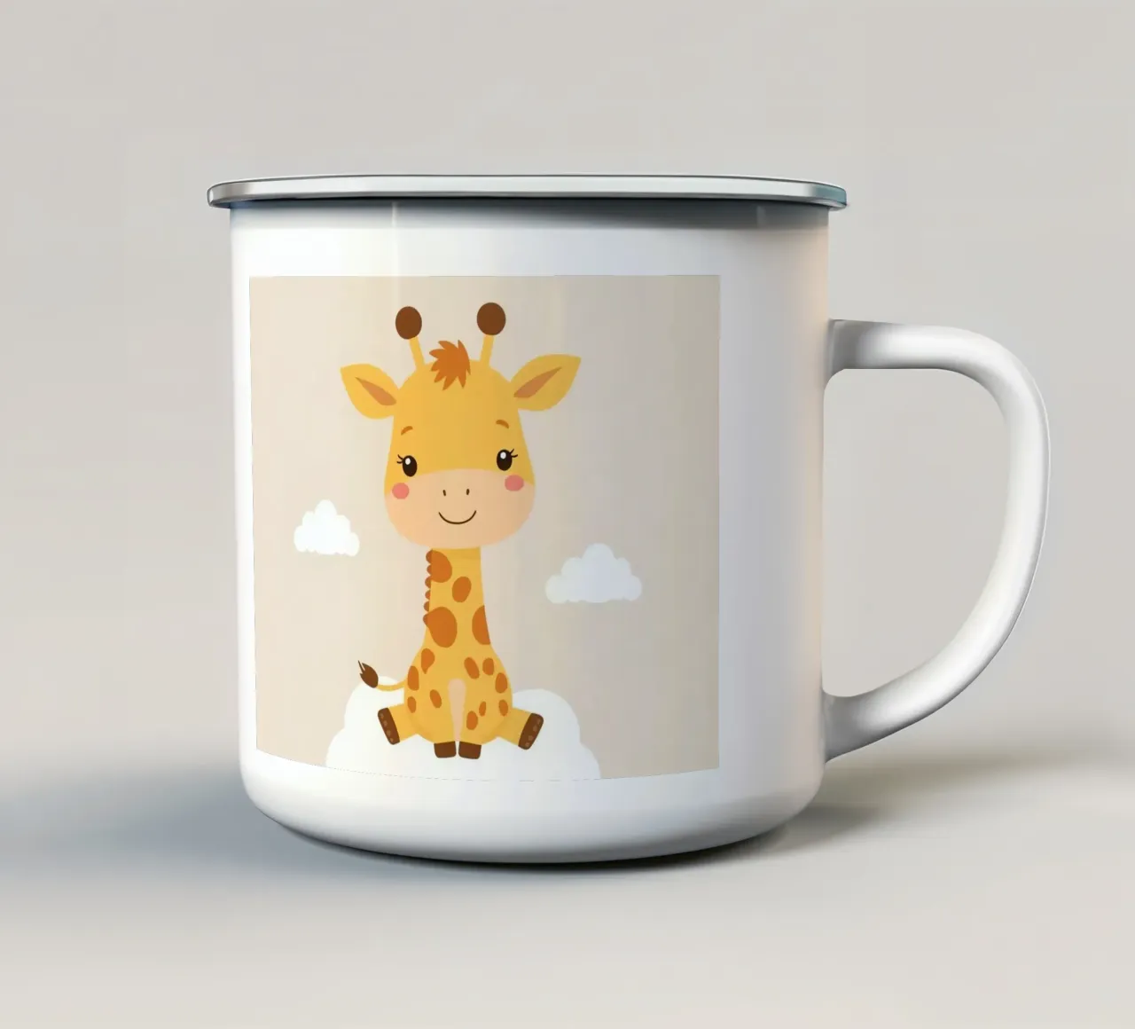 Carino cartone animato Giraffa seduto su una nuvola tazza in smalto da DesignDoodle