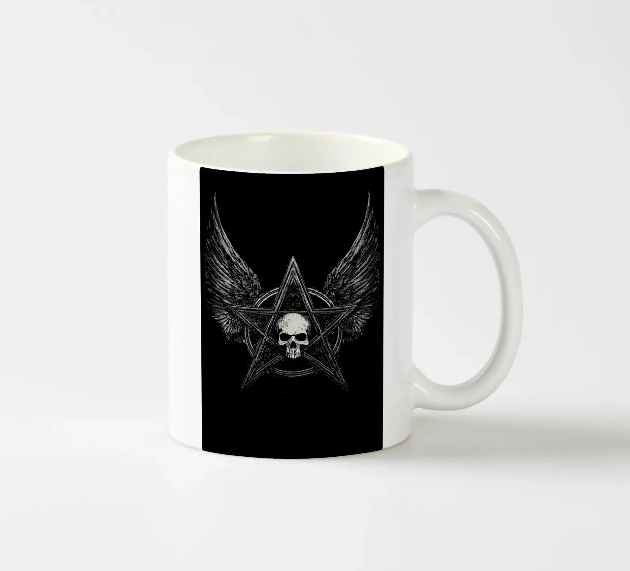 Pentagramma con teschio e ali tazza in ceramica da pixelbull - medieval art and more
