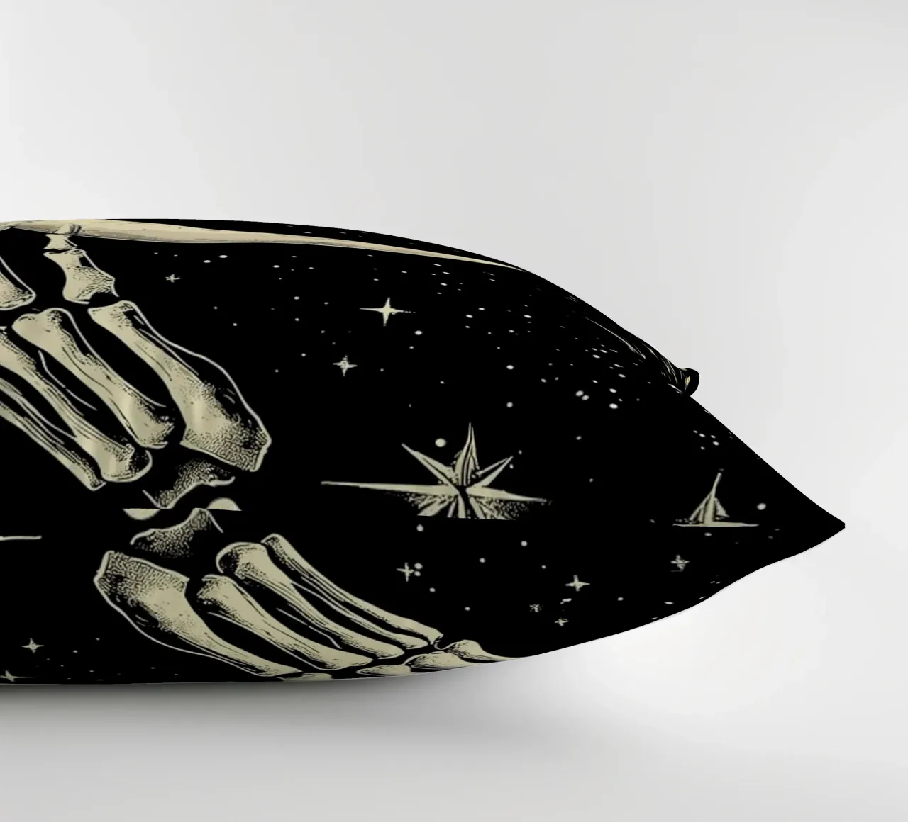 Mano di scheletro con luna crescente nel cosmo cuscino da pixelbull - medieval art and more