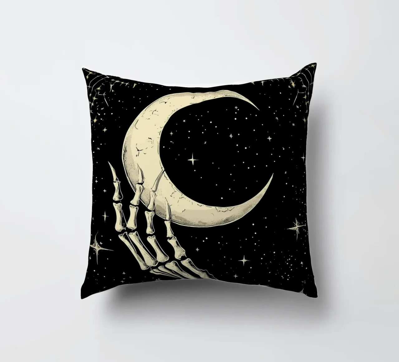 Mano di scheletro con luna crescente nel cosmo cuscino da pixelbull - medieval art and more