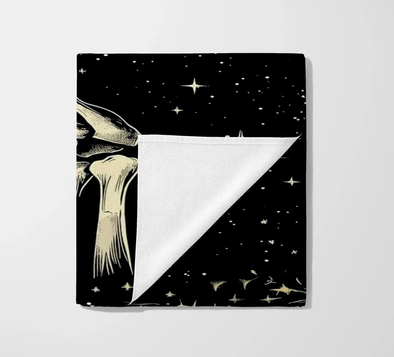 Mano di scheletro con luna crescente nel cosmo telo mare da pixelbull - medieval art and more