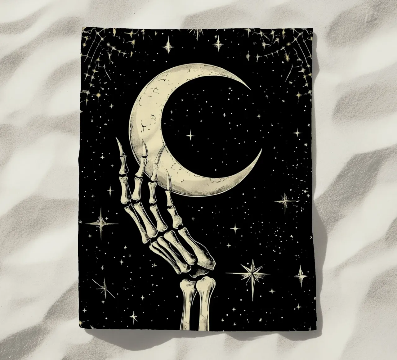 Mano di scheletro con luna crescente nel cosmo telo mare da pixelbull - medieval art and more