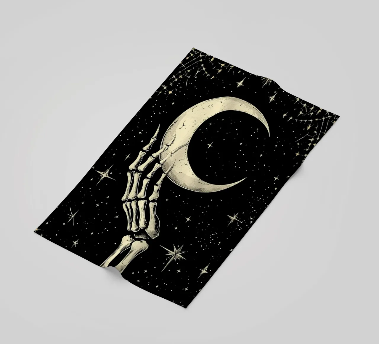 Mano di scheletro con luna crescente nel cosmo telo mare da pixelbull - medieval art and more