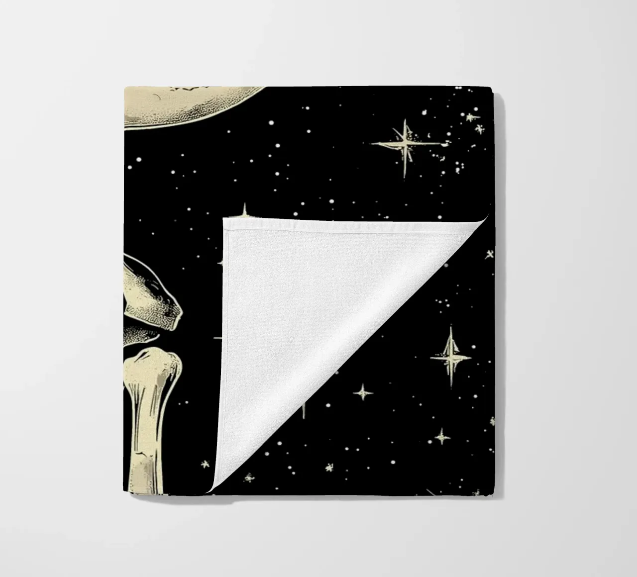 Mano di scheletro con luna crescente nel cosmo telo mare da pixelbull - medieval art and more