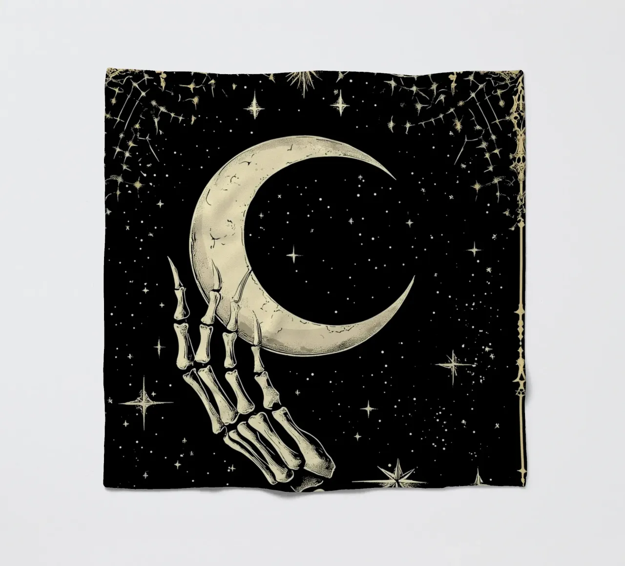 Mano di scheletro con luna crescente nel cosmo coperta in pile da pixelbull - medieval art and more