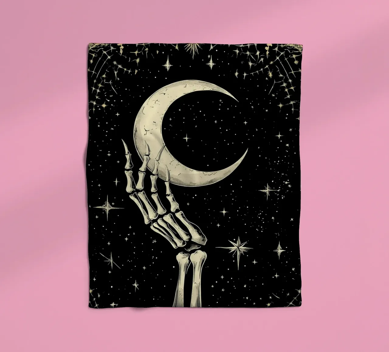 Mano di scheletro con luna crescente nel cosmo coperta in pile da pixelbull - medieval art and more