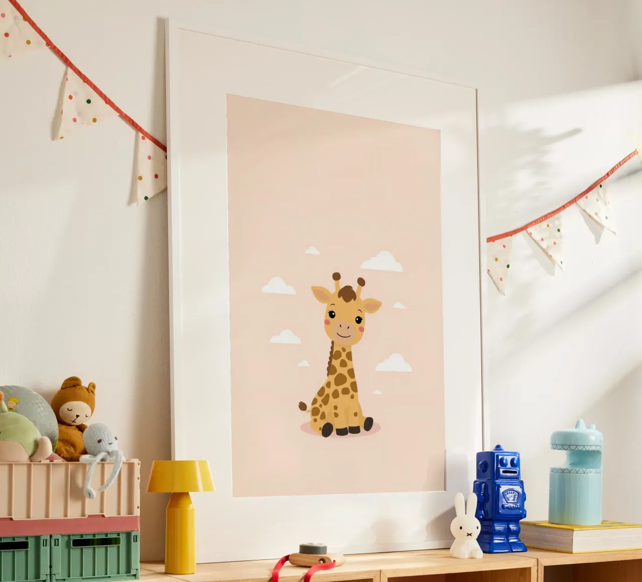 Carino Felice Cartoon Giraffa seduto con le nuvole poster da DesignDoodle