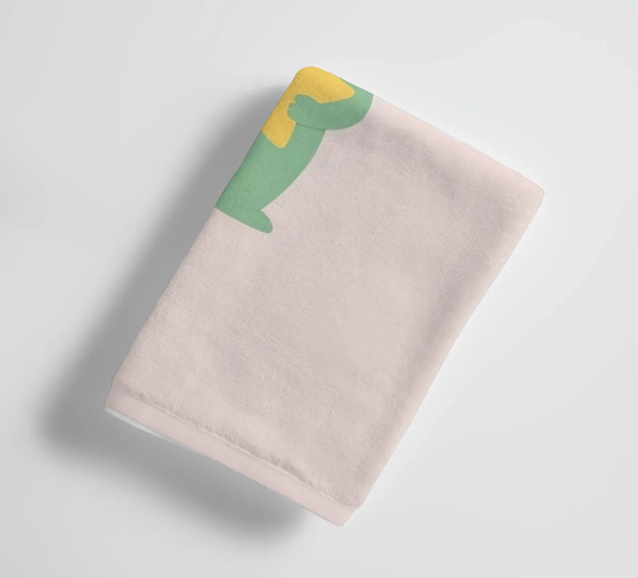 Mignon dessin animé Alien vert tenant une étoile jaune serviette de bain de DesignDoodle