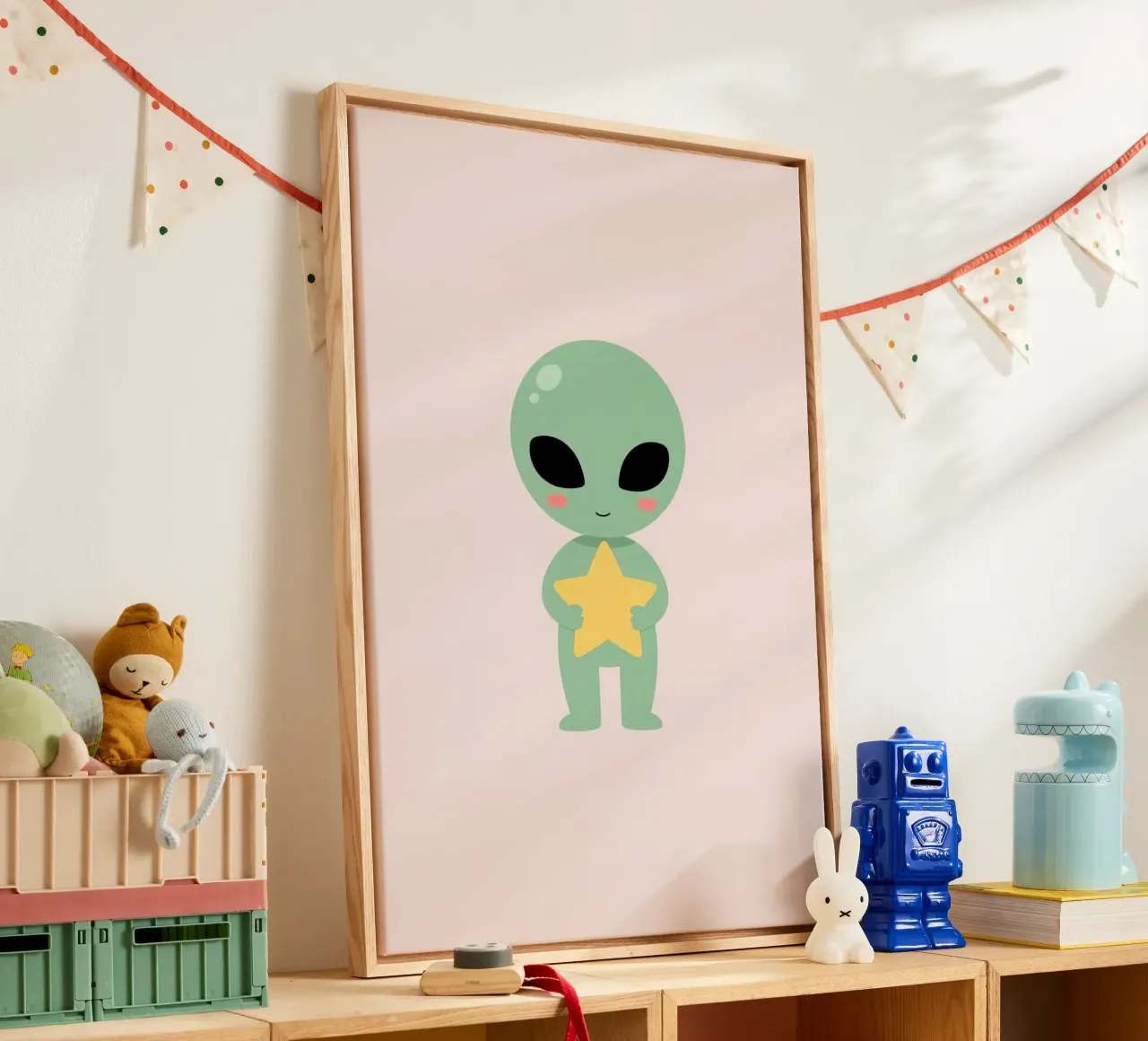 Simpático dibujo animado de un extraterrestre verde con una estrella amarilla en la mano lienzo con Marco flotante de DesignDoodle