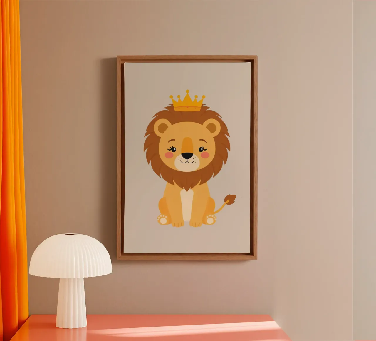 Carino il cucciolo di leone dei cartoni animati che indossa la corona d'oro tela con Cornice a cassetta da DesignDoodle