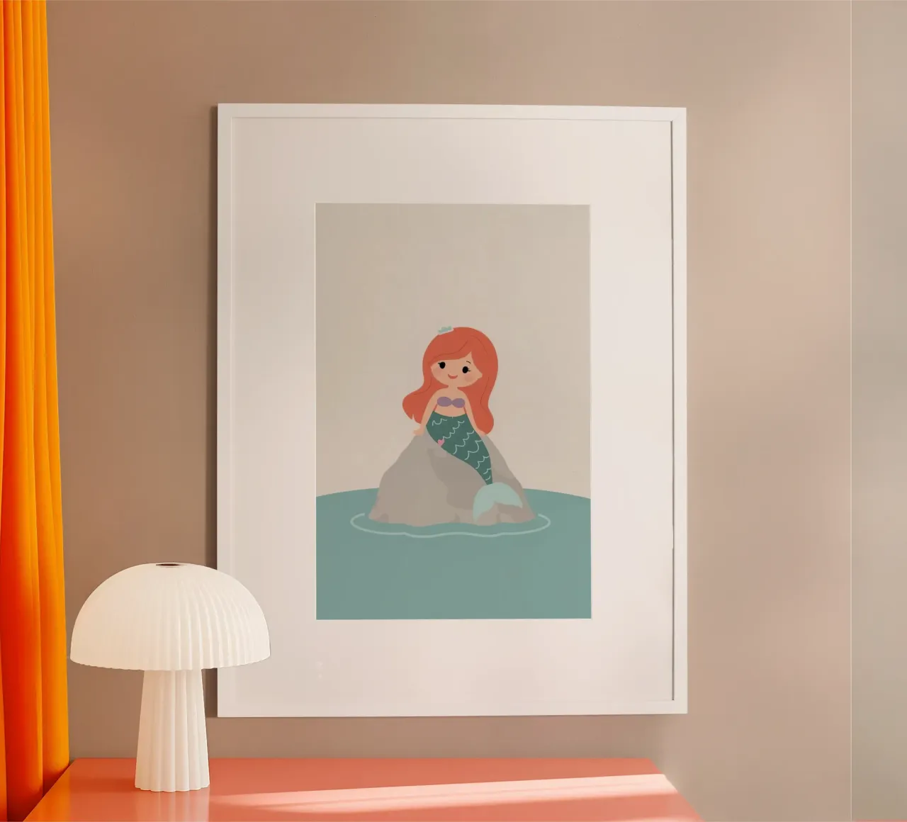Simpática sirena de dibujos animados sentada en una roca poster de DesignDoodle