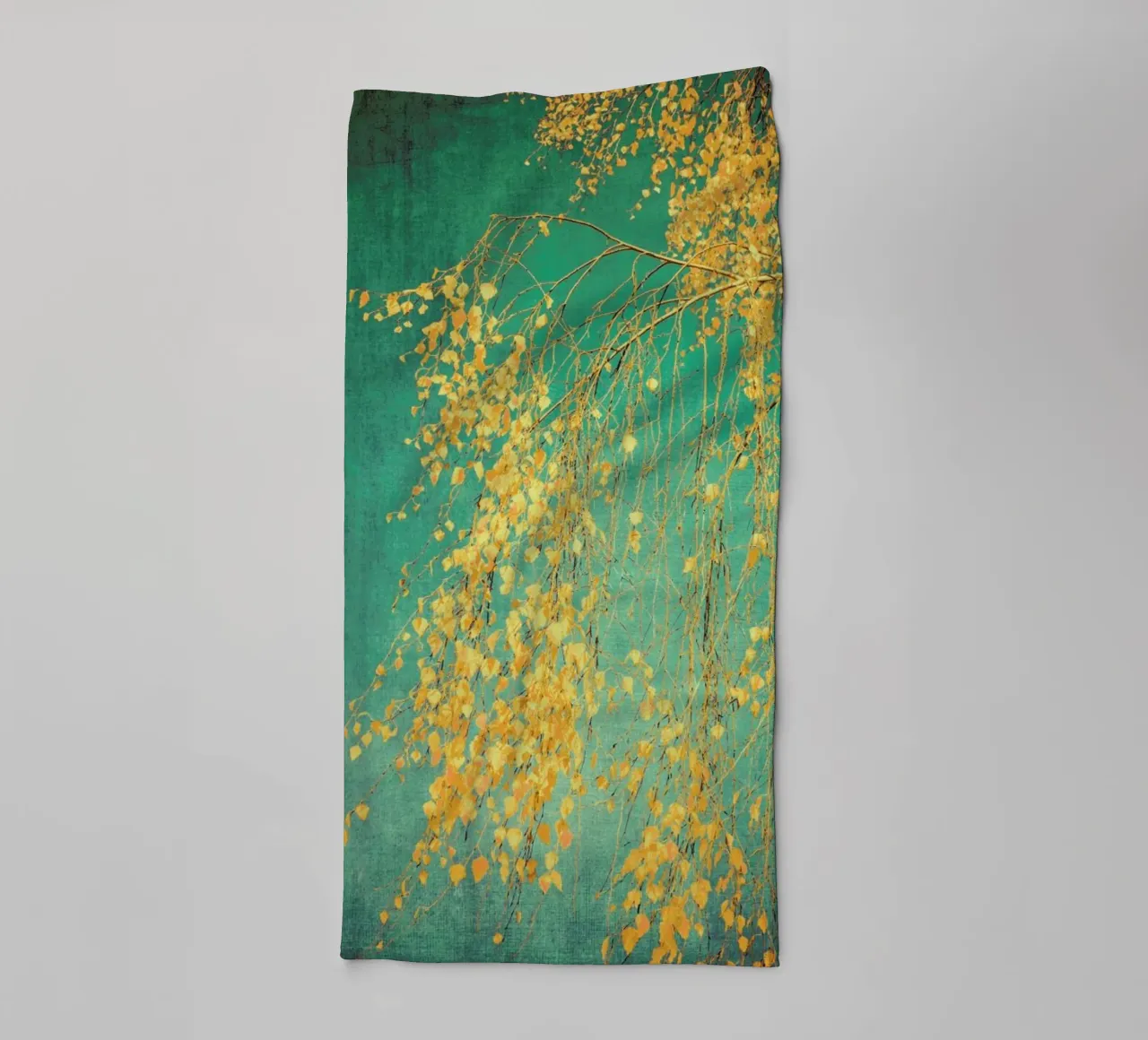 Abedul - Susurros de amarillo Verde esmeralda toalla de baño de Ingrid Beddoes