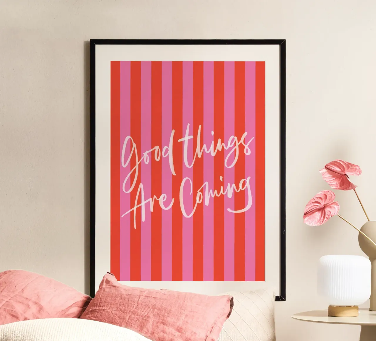 Le cose belle stanno arrivando Tipografia poster con telaio in alluminio da The Art Club