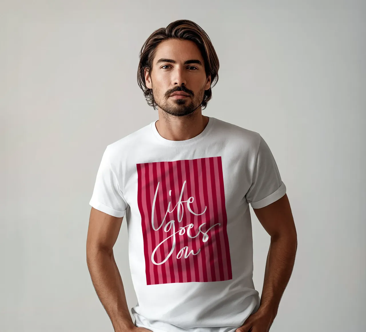 Citazione positiva con design a strisce rosa e rosse t-shirt da The Art Club