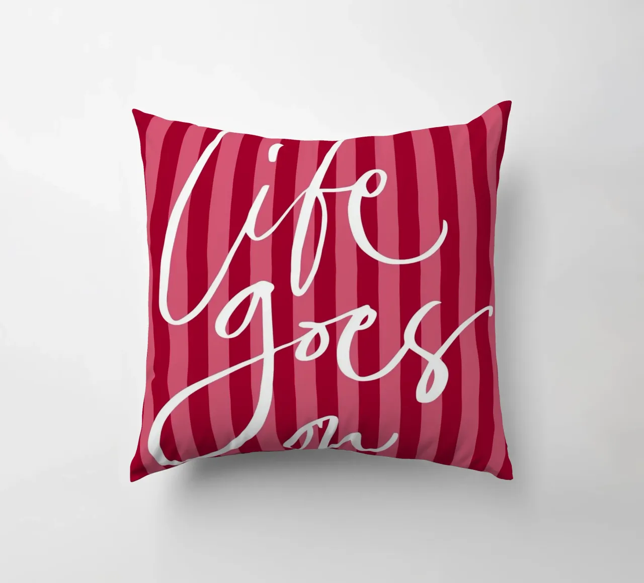 Citazione positiva con design a strisce rosa e rosse cuscino da The Art Club