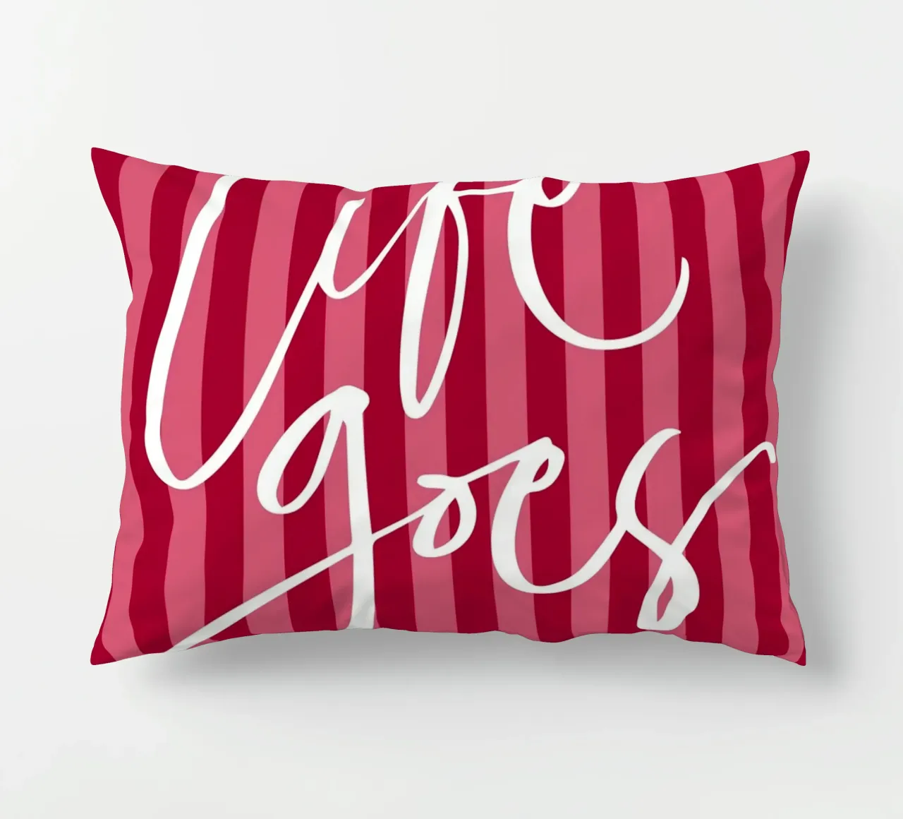 Citazione positiva con design a strisce rosa e rosse cuscino da The Art Club