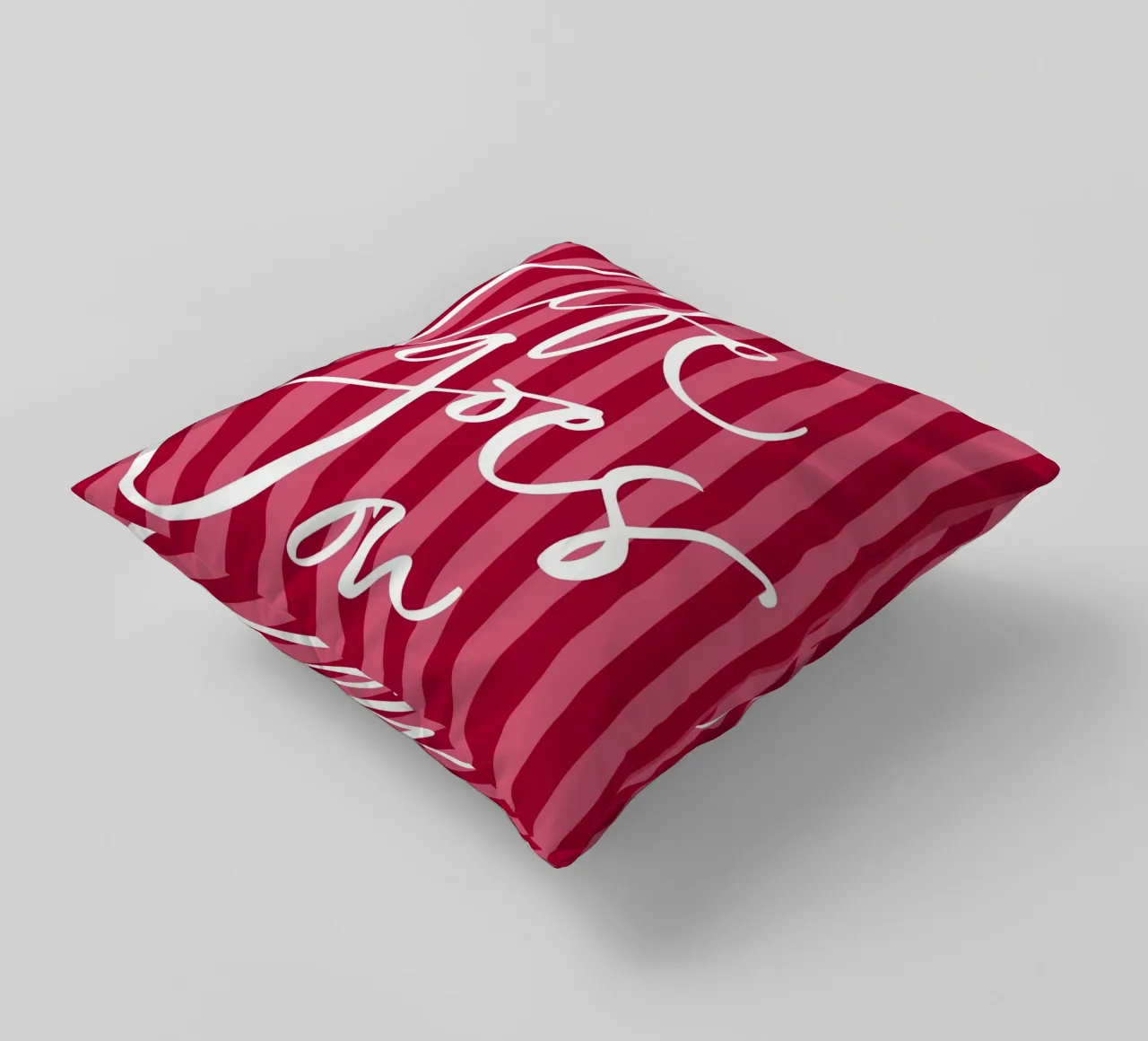 Citazione positiva con design a strisce rosa e rosse cuscino da The Art Club