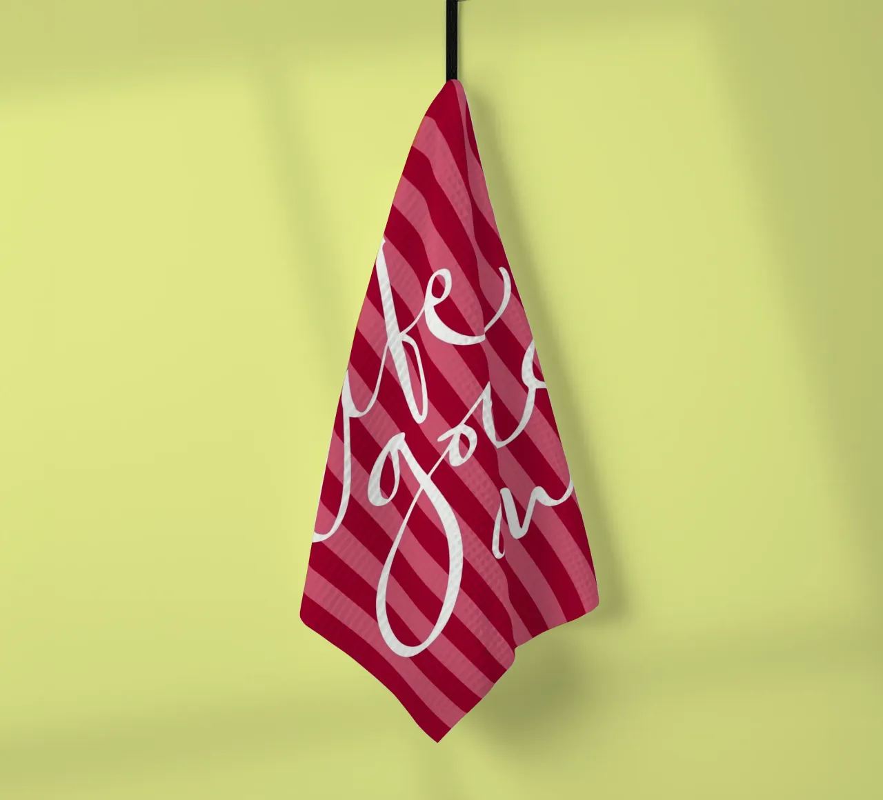 Citazione positiva con design a strisce rosa e rosse canovaccio da cucina da The Art Club