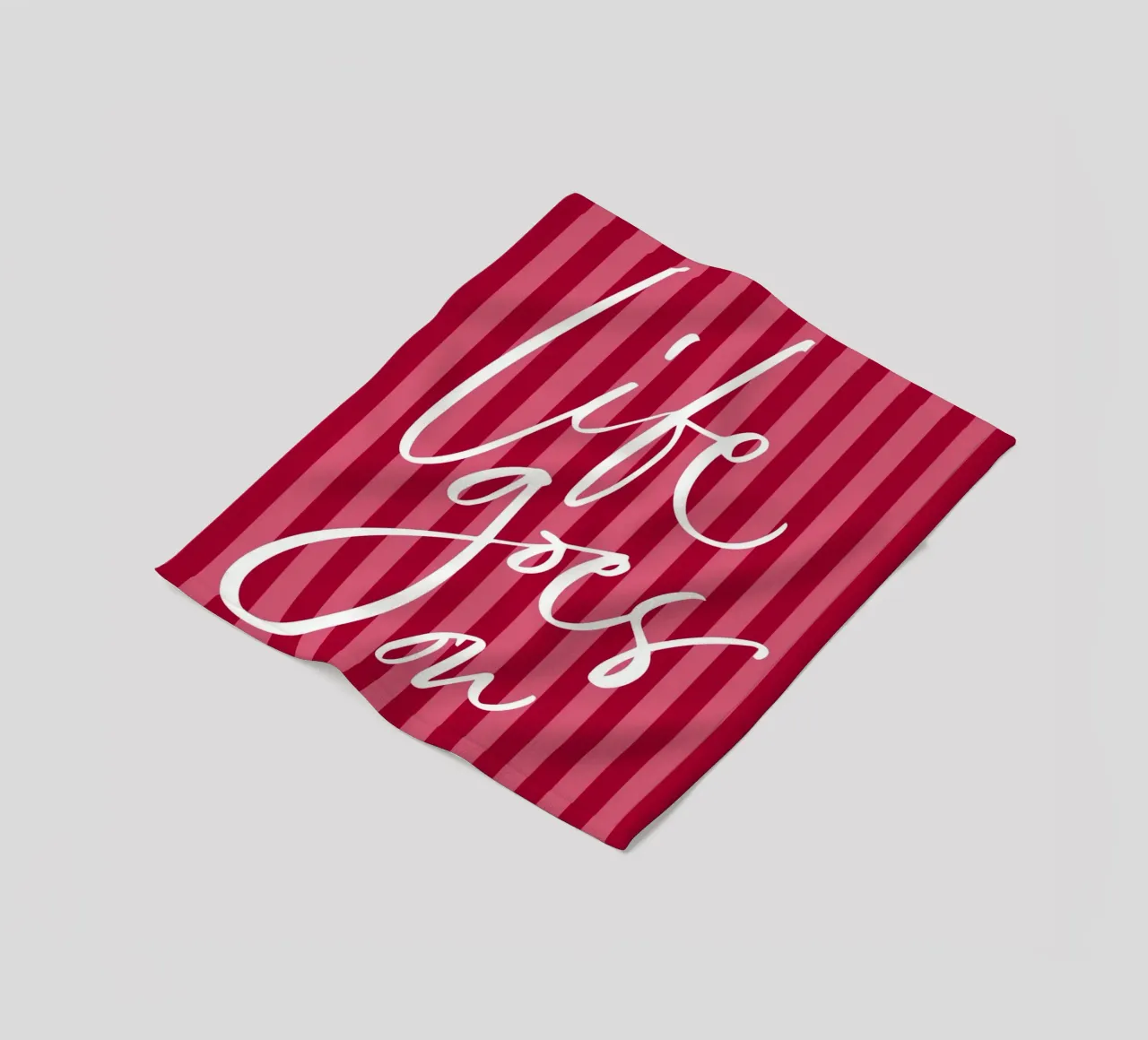 Citazione positiva con design a strisce rosa e rosse coperta in pile da The Art Club