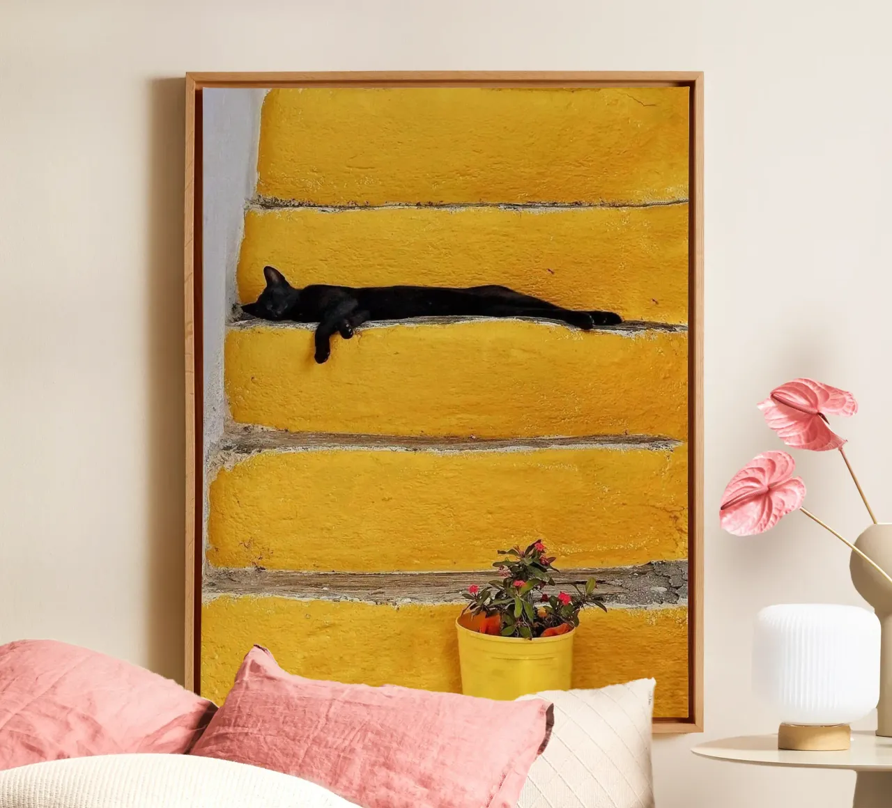 cat lie on stair tela con Cornice a cassetta da sophiaz