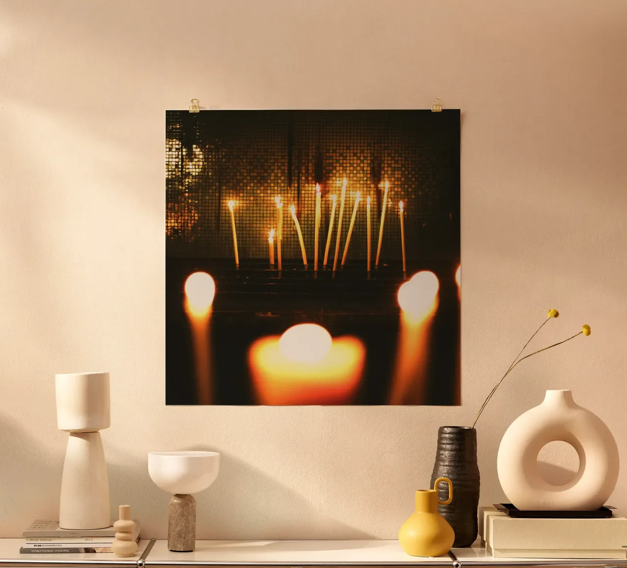 The flickering candles poster con telaio in alluminio da mip of map
