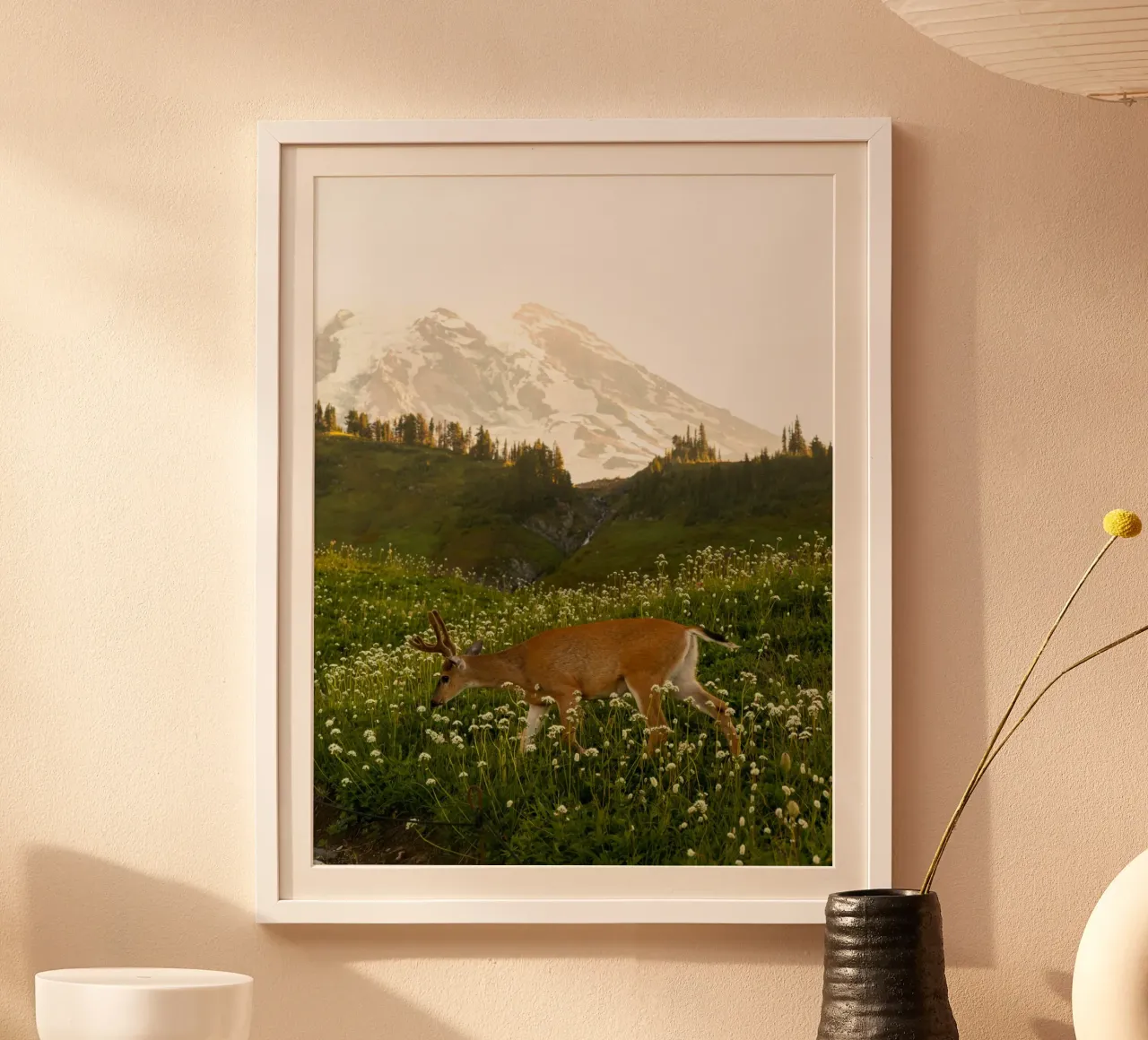 Golden deer on flower hill poster con telaio in alluminio da mip of map