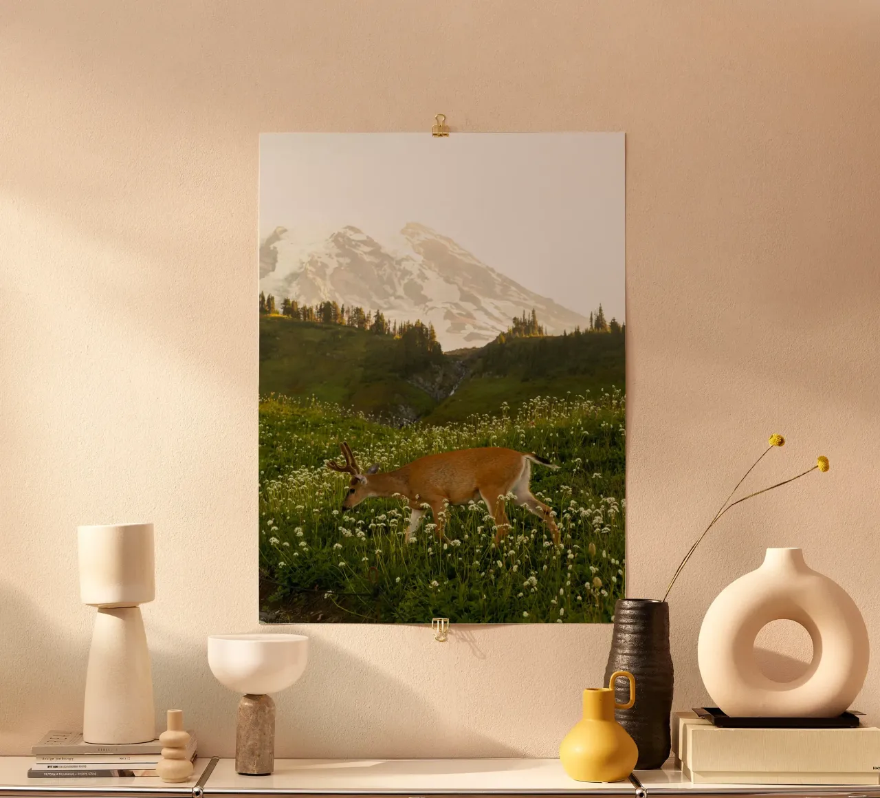 Golden deer on flower hill poster con telaio in alluminio da mip of map