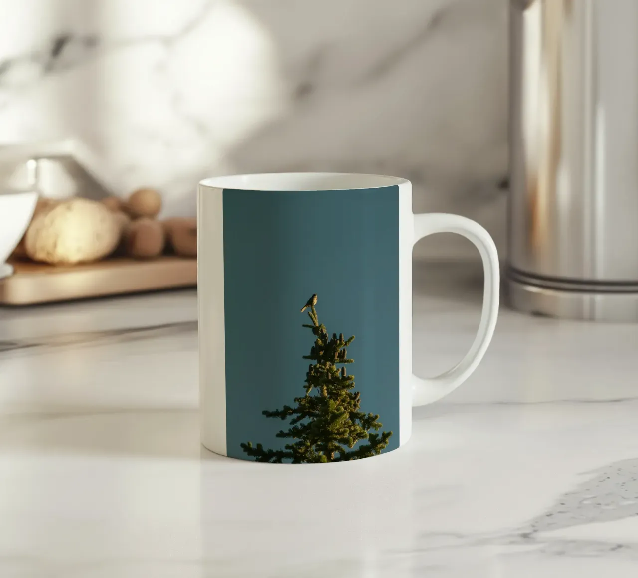 Little bird perched on the pine tree tazza in ceramica da mip of map
