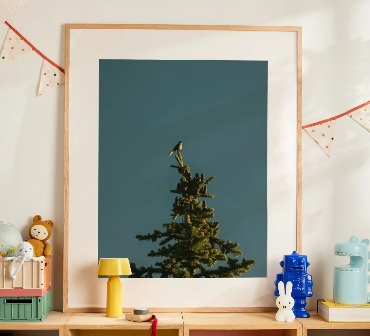 Little bird perched on the pine tree poster de mip of map