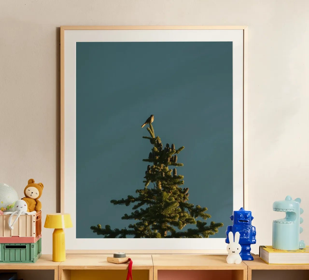 Little bird perched on the pine tree poster de mip of map