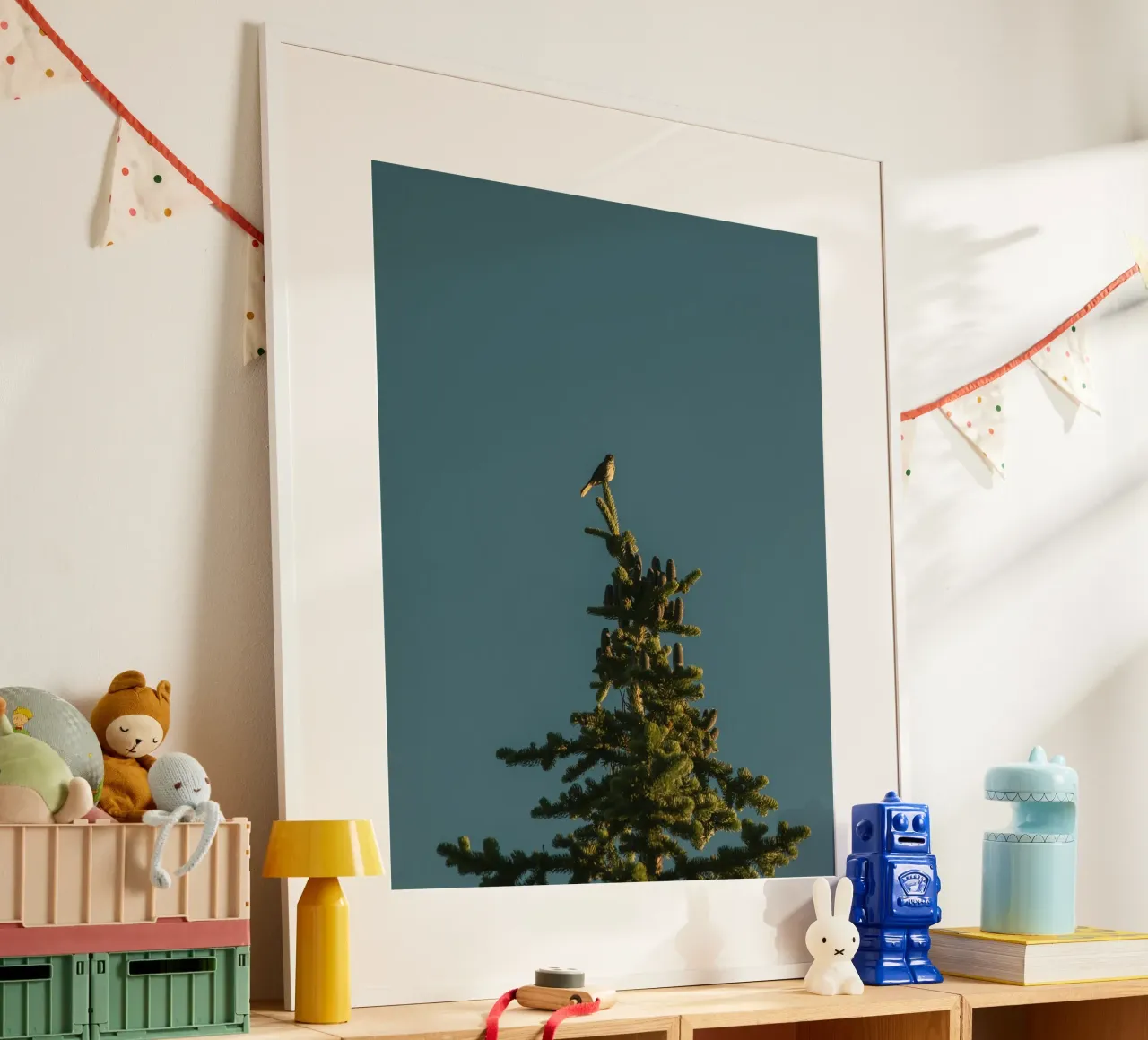 Little bird perched on the pine tree poster de mip of map