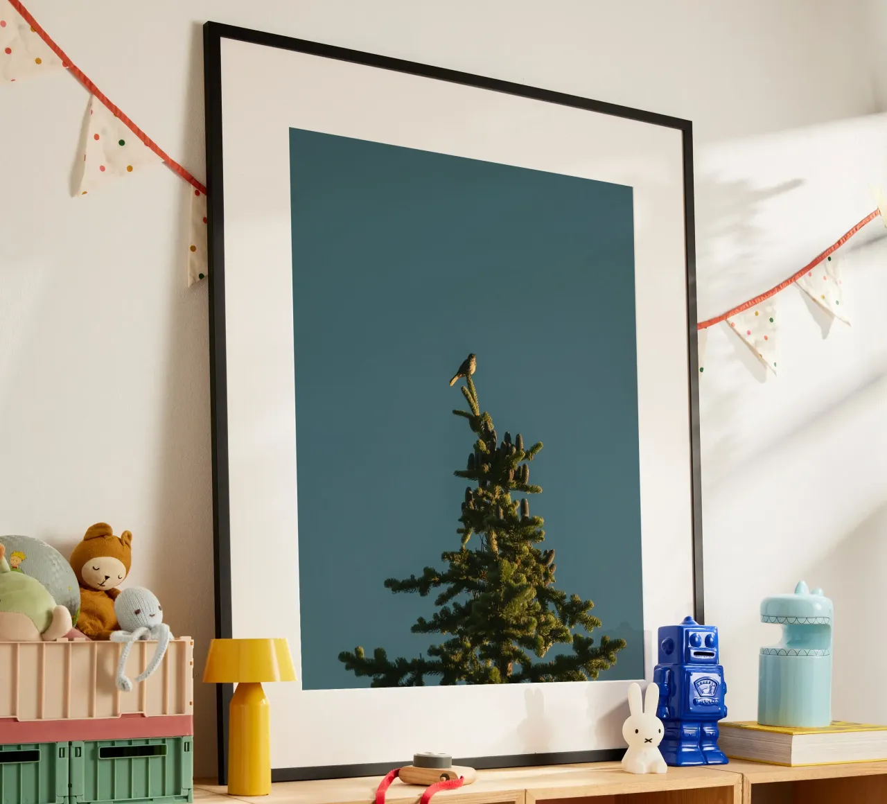 Little bird perched on the pine tree poster de mip of map
