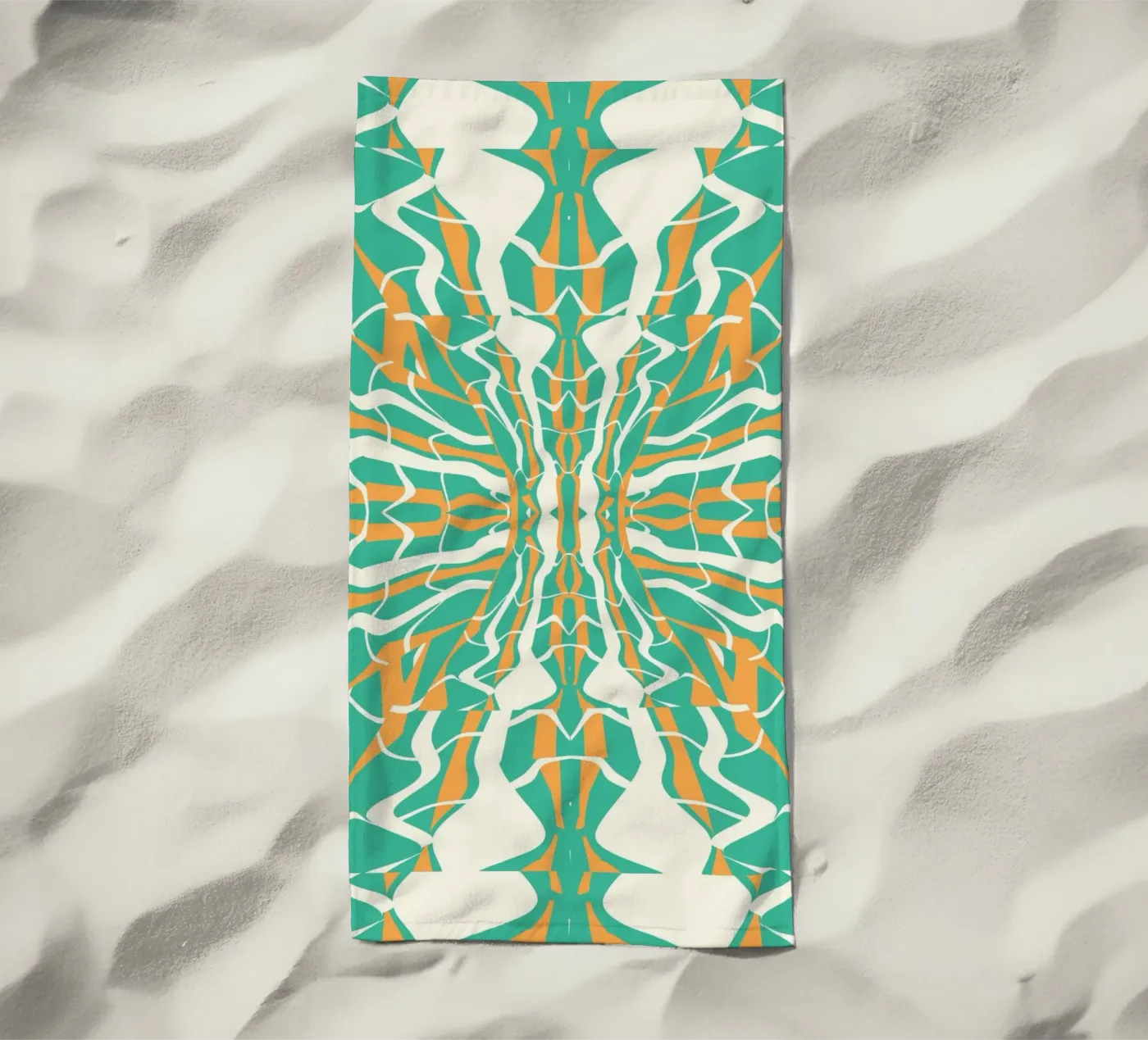 Bizarre Pattern 08 strandhanddoek van Little Dean