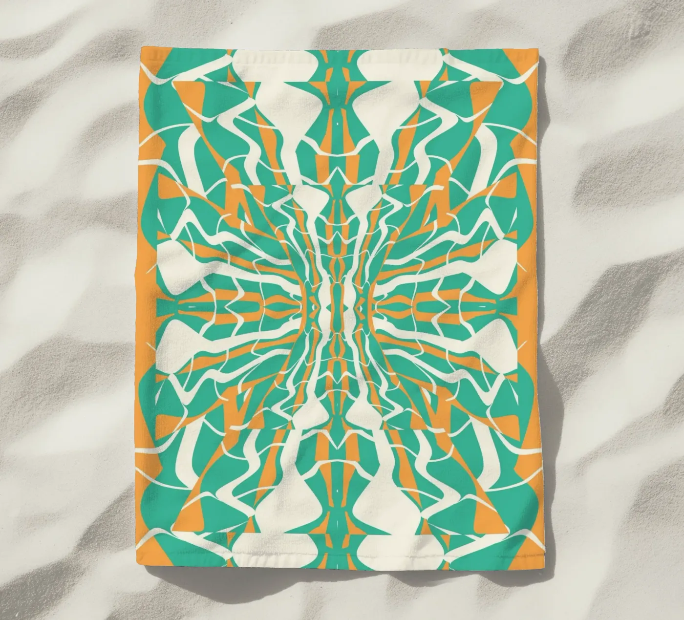 Bizarre Pattern 08 strandhanddoek van Little Dean