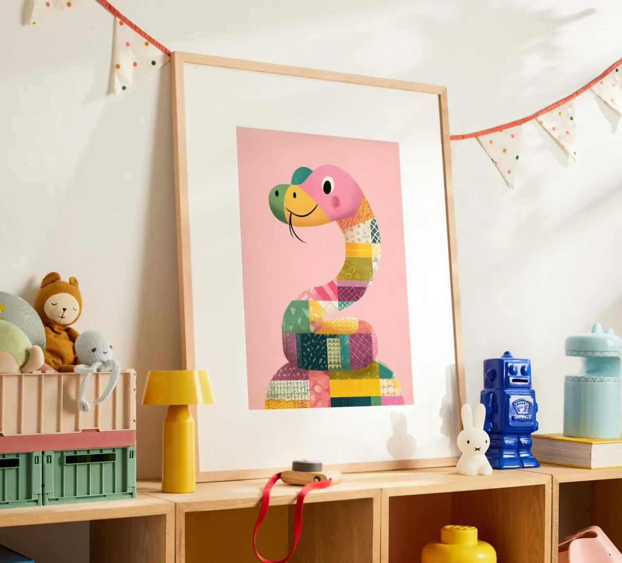 Smiling Snake Friend Poster mit Holzrahmen von Kiara