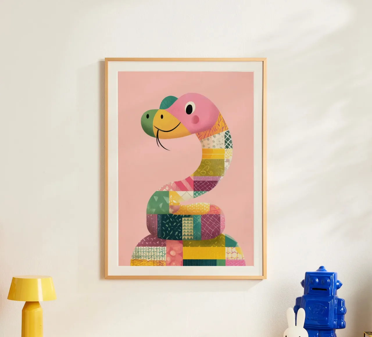 Smiling Snake Friend Poster mit Holzrahmen von Kiara
