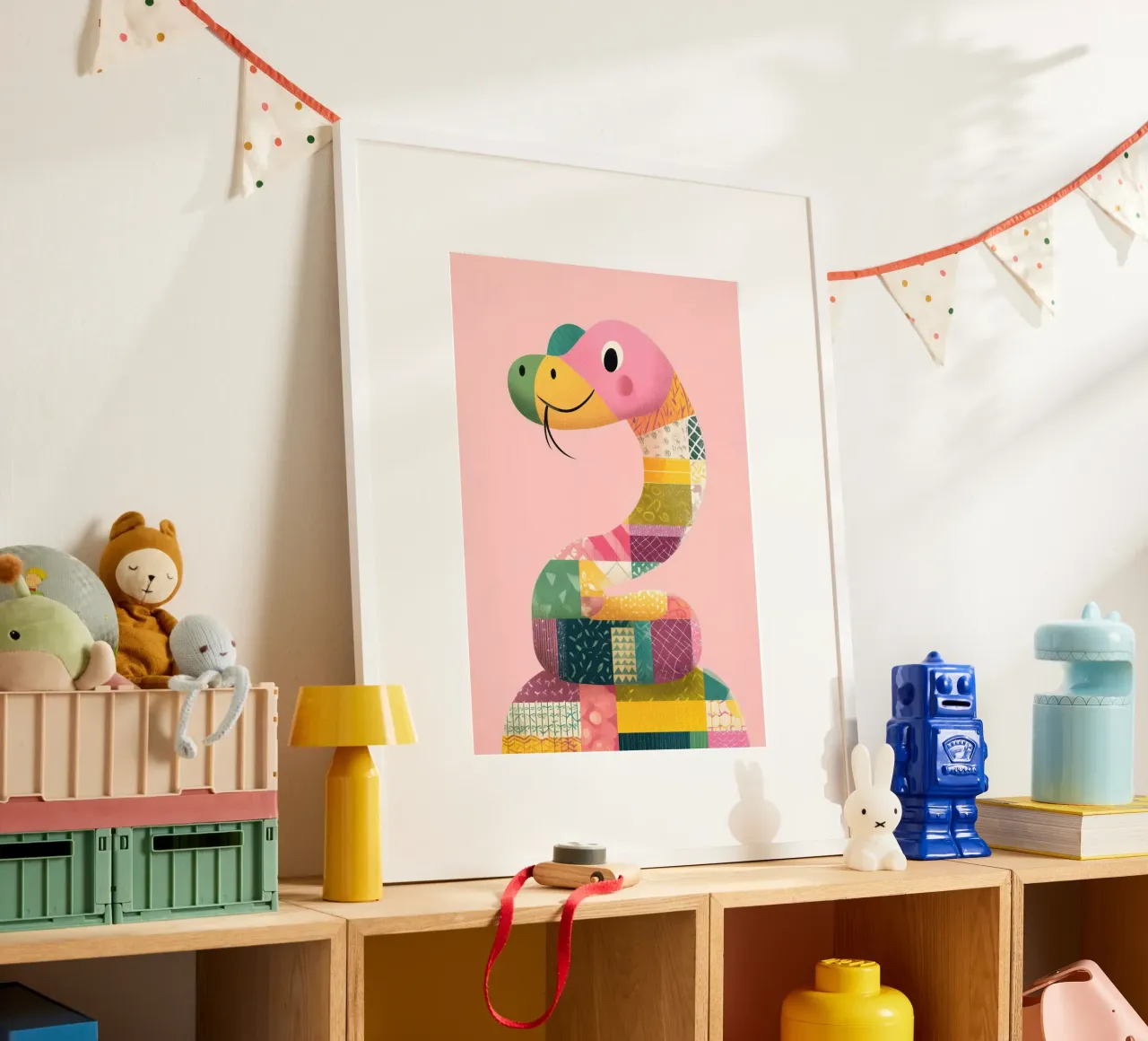 Smiling Snake Friend Poster mit Holzrahmen von Kiara