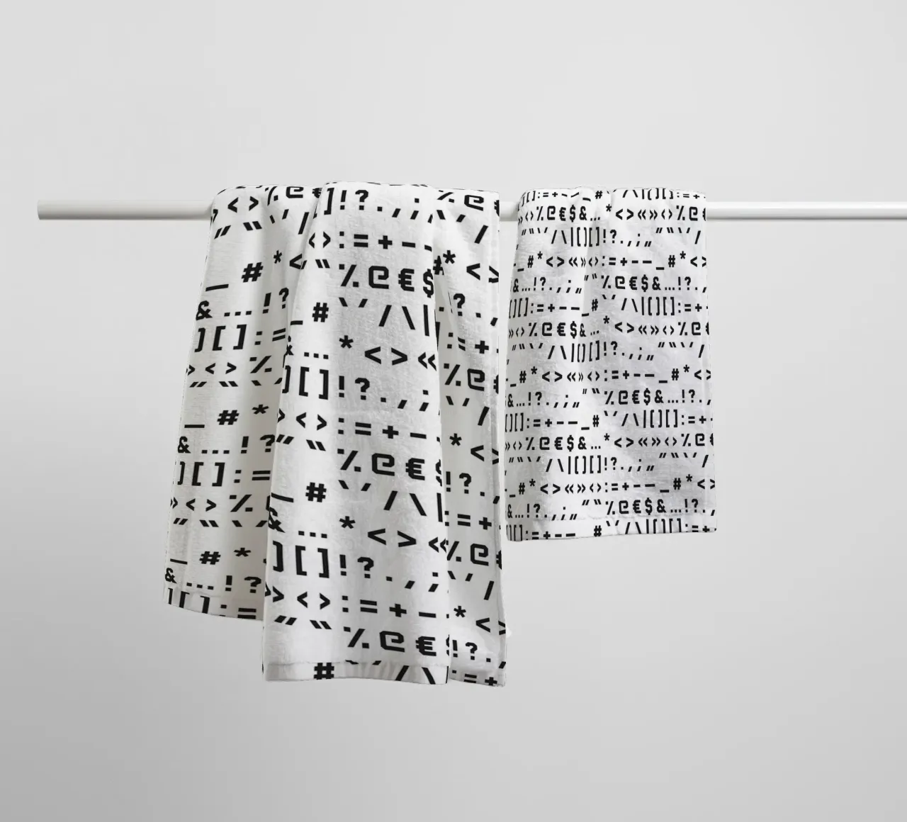 Typography Special Characters Pattern #1 asciugamano da bagno da kathrinmay