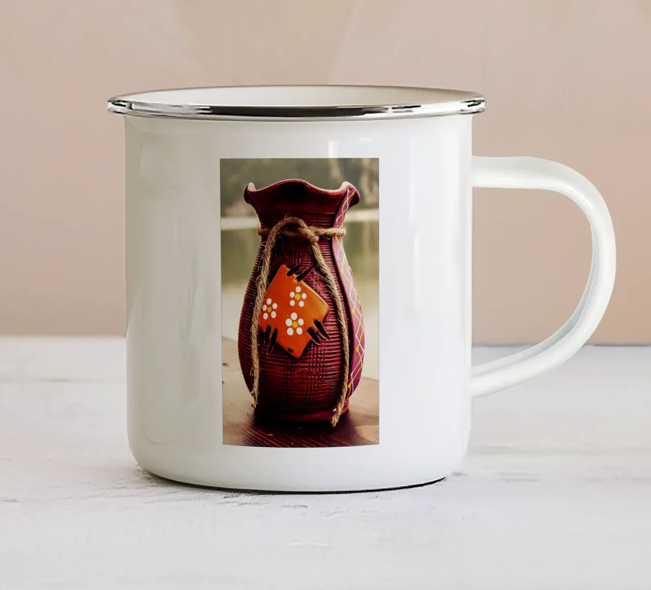Vaso in terracotta nei toni caldi del rosso tazza in smalto da jay