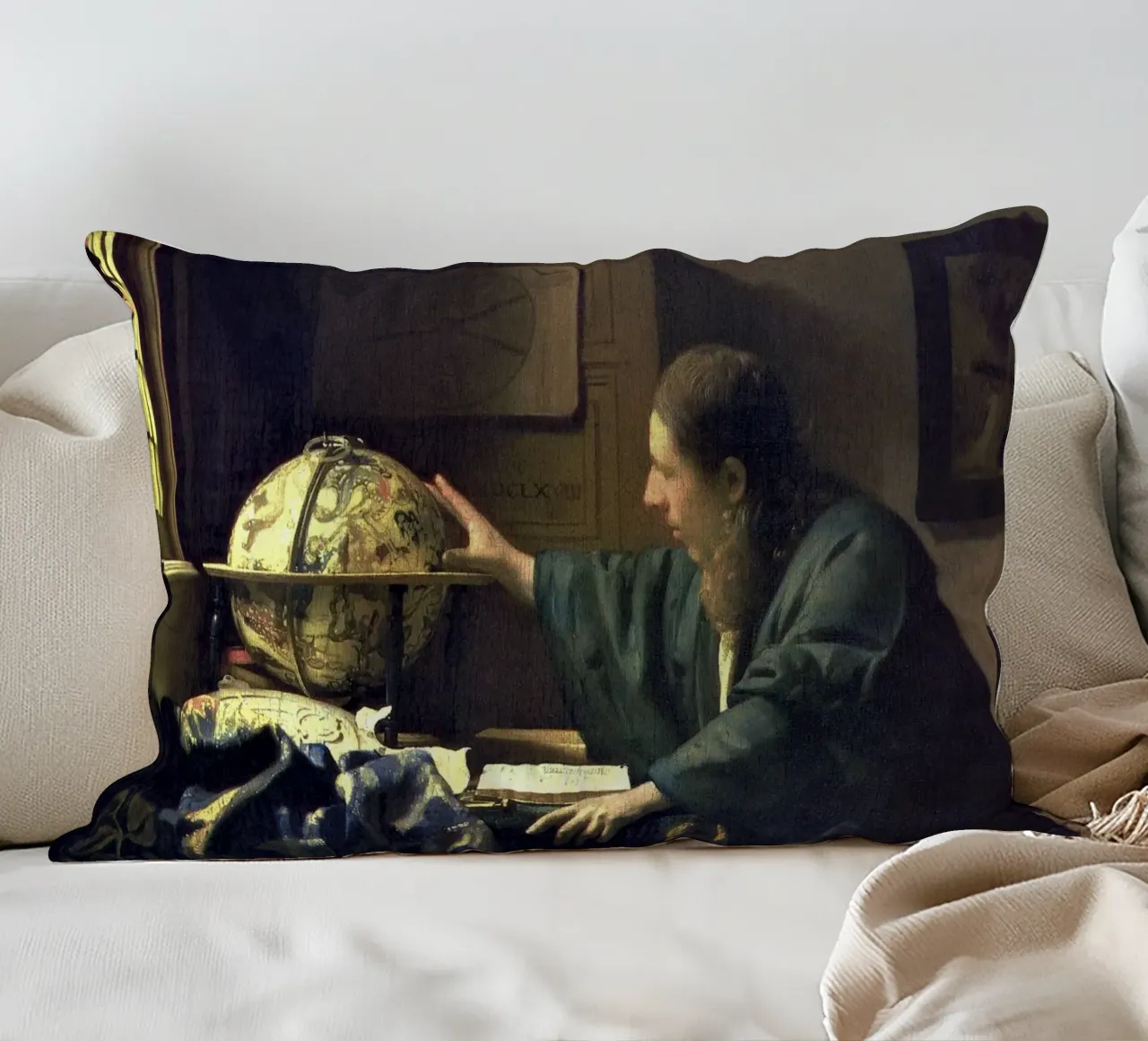L'astronomo - Johannes Vermeer (1668 circa) cuscino da Classic Art Prints