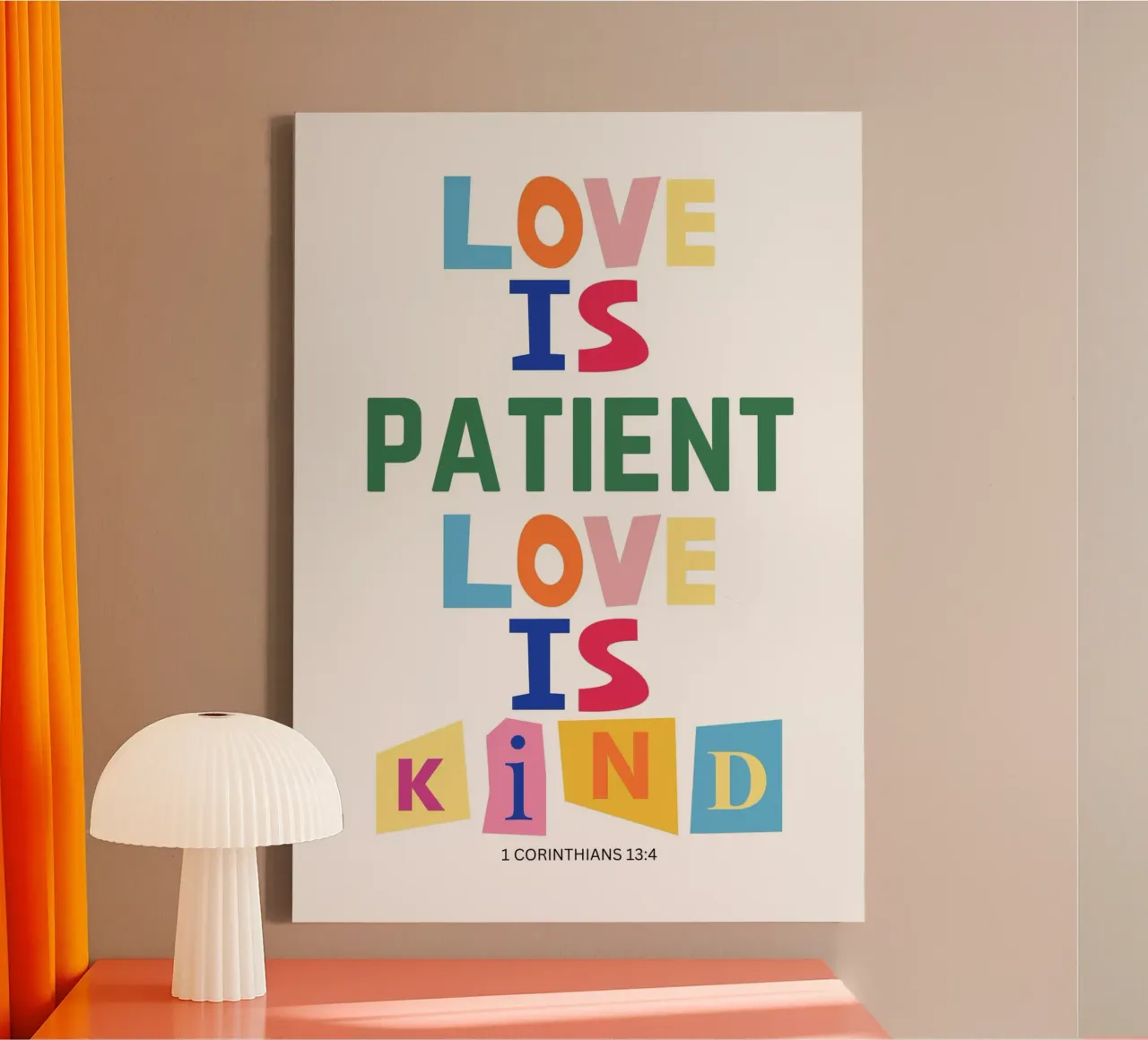 Liefde is geduldig en vriendelijk - kleurrijke bijbelvers Poster canvas met Baklijst van vintagepod