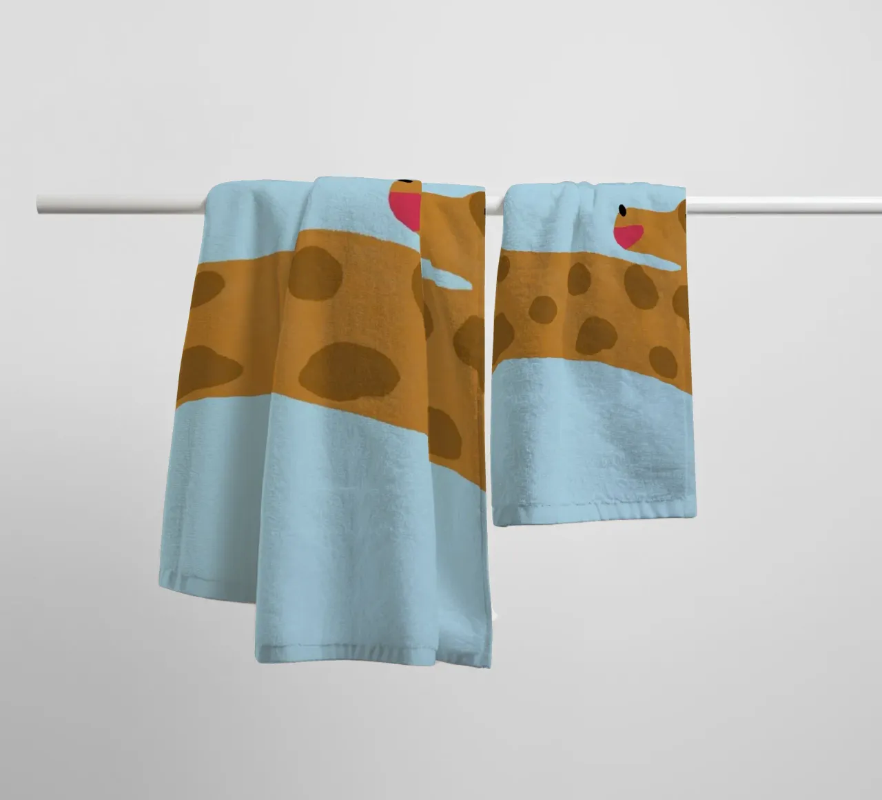 Chien mignon attrapant un frisbee Art minimaliste serviette de bain de vintagepod
