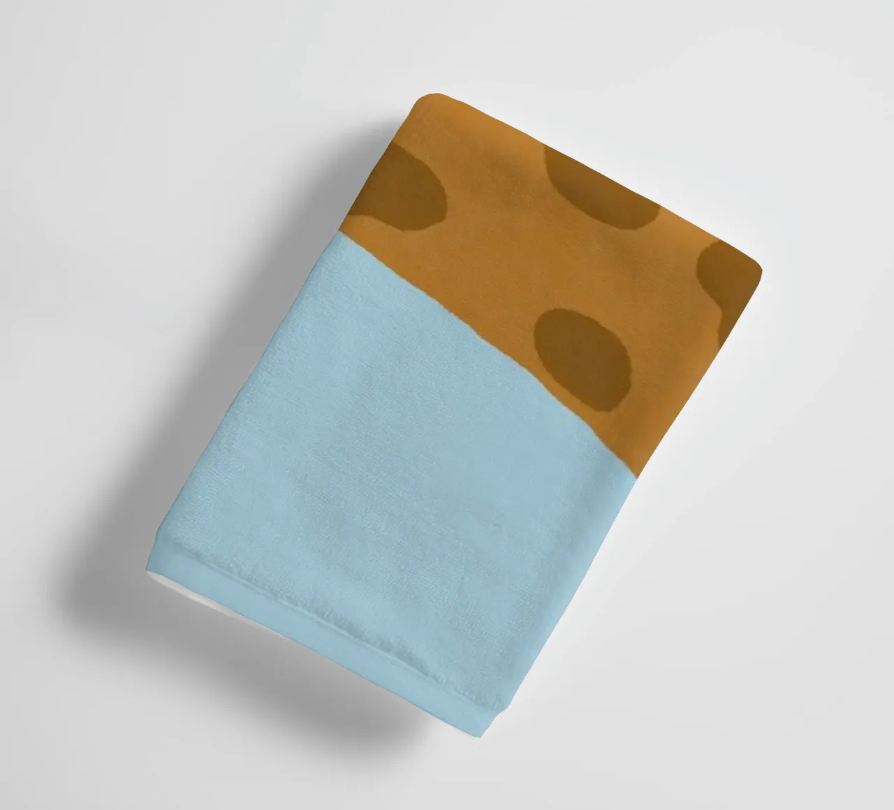Chien mignon attrapant un frisbee Art minimaliste serviette de bain de vintagepod