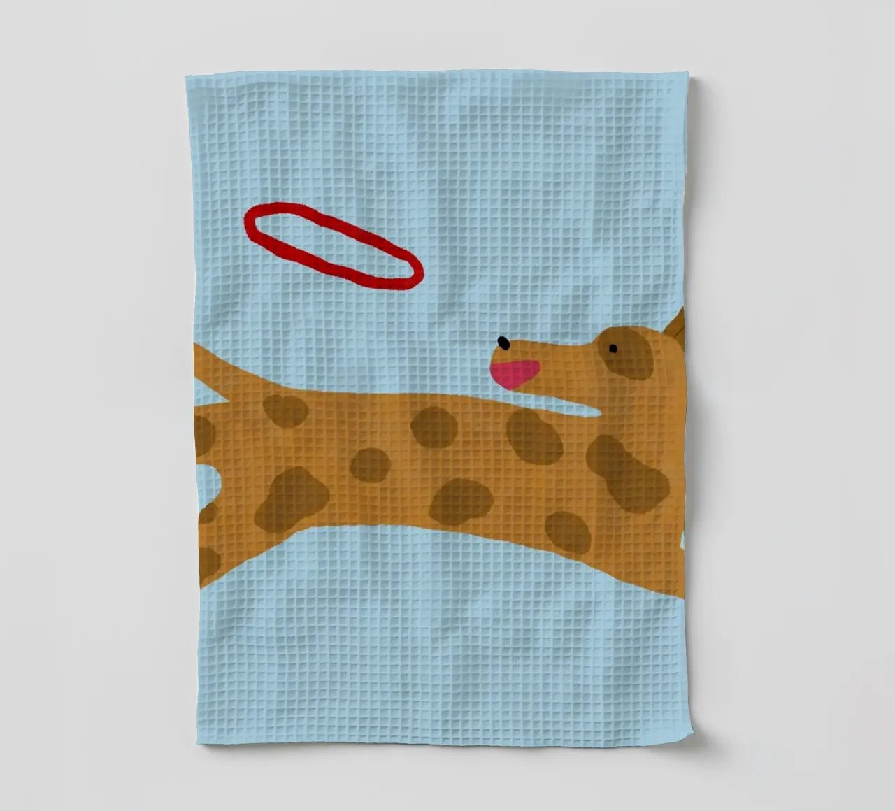 Chien mignon attrapant un frisbee Art minimaliste torchon de vintagepod