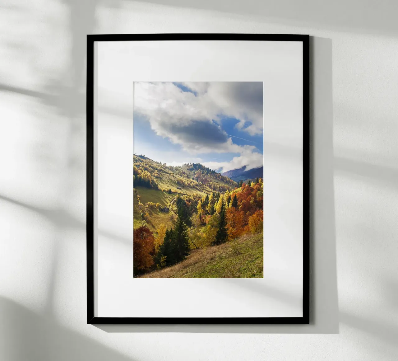 Autunno a colori: Paesaggio della valle autunnale - Stampa naturalistica poster con telaio in plastica da jay
