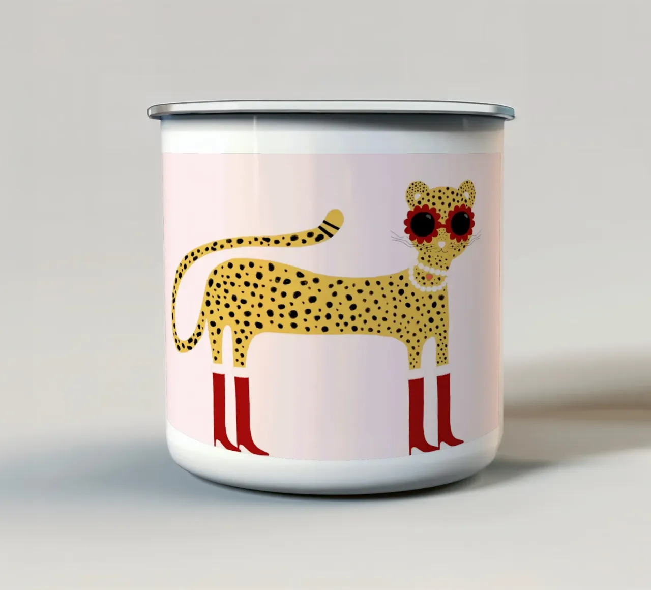 Moda Leopardo con stivali rossi e perle tazza in smalto da vintagepod