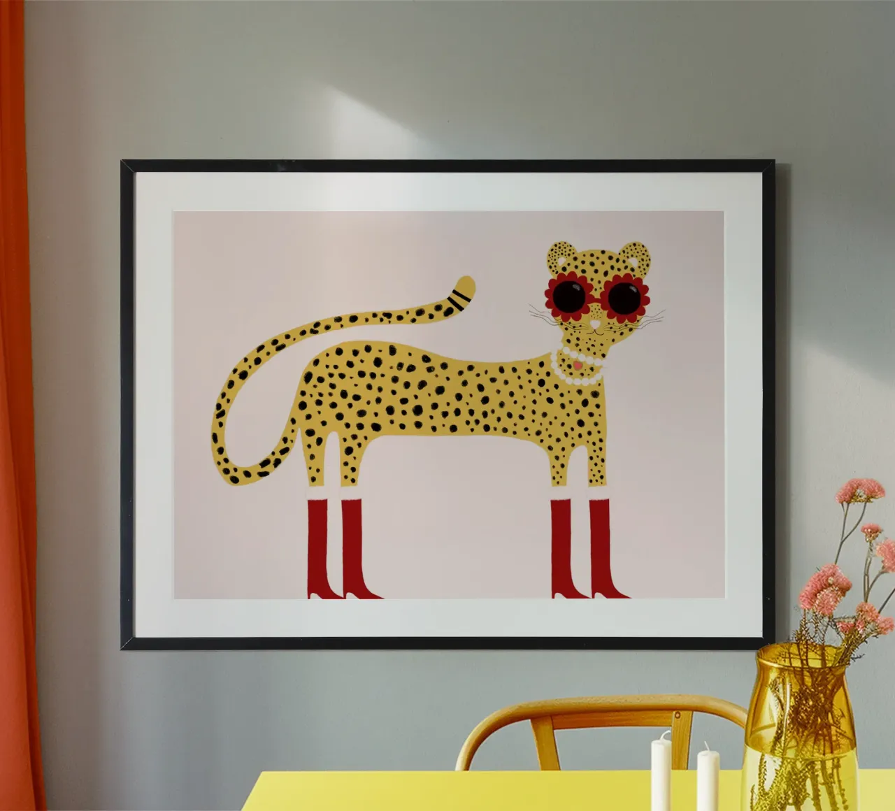 Moda Leopardo con stivali rossi e perle poster con telaio in legno da vintagepod