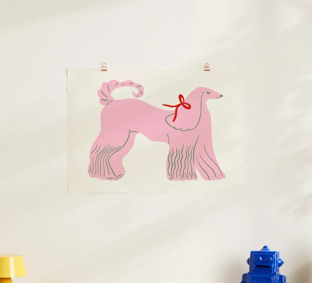 Poster con fiocco rosso e mastino afgano rosa poster con telaio in plastica da vintagepod